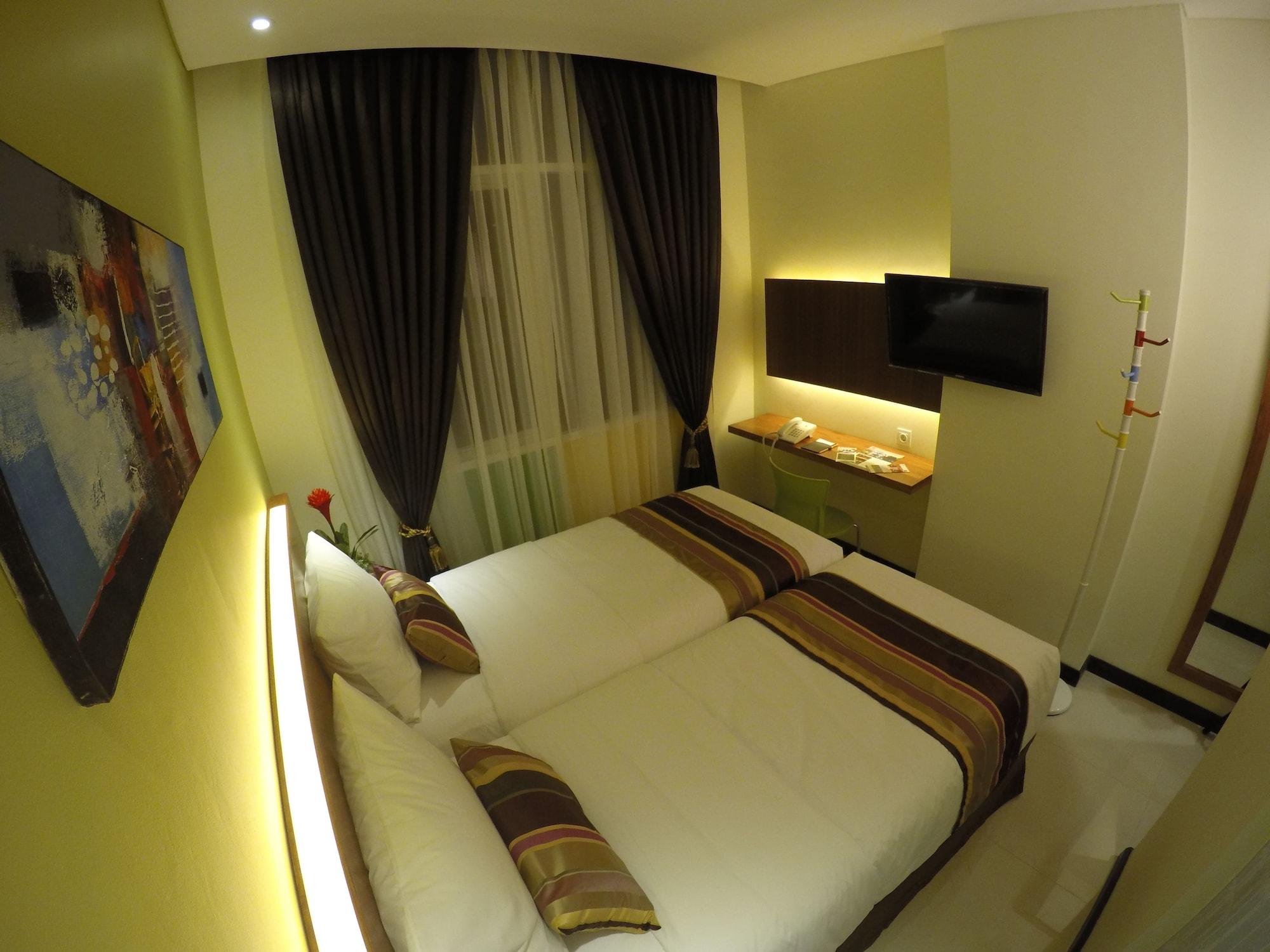 Biz Boulevard Hotel Manado Luaran gambar