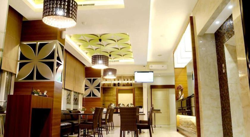 Biz Boulevard Hotel Manado Luaran gambar