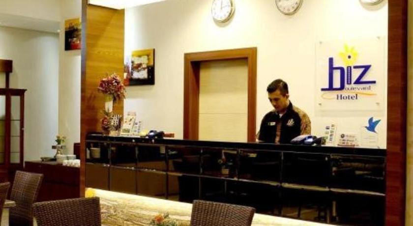 Biz Boulevard Hotel Manado Luaran gambar
