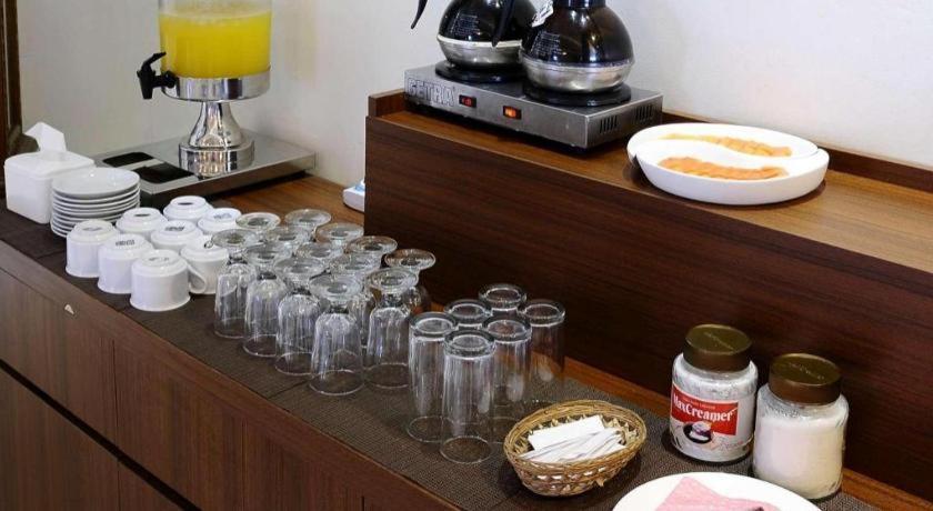 Biz Boulevard Hotel Manado Luaran gambar