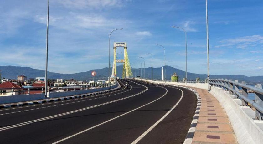 Biz Boulevard Hotel Manado Luaran gambar