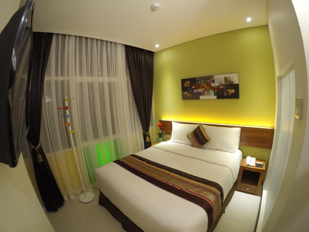 Biz Boulevard Hotel Manado Luaran gambar