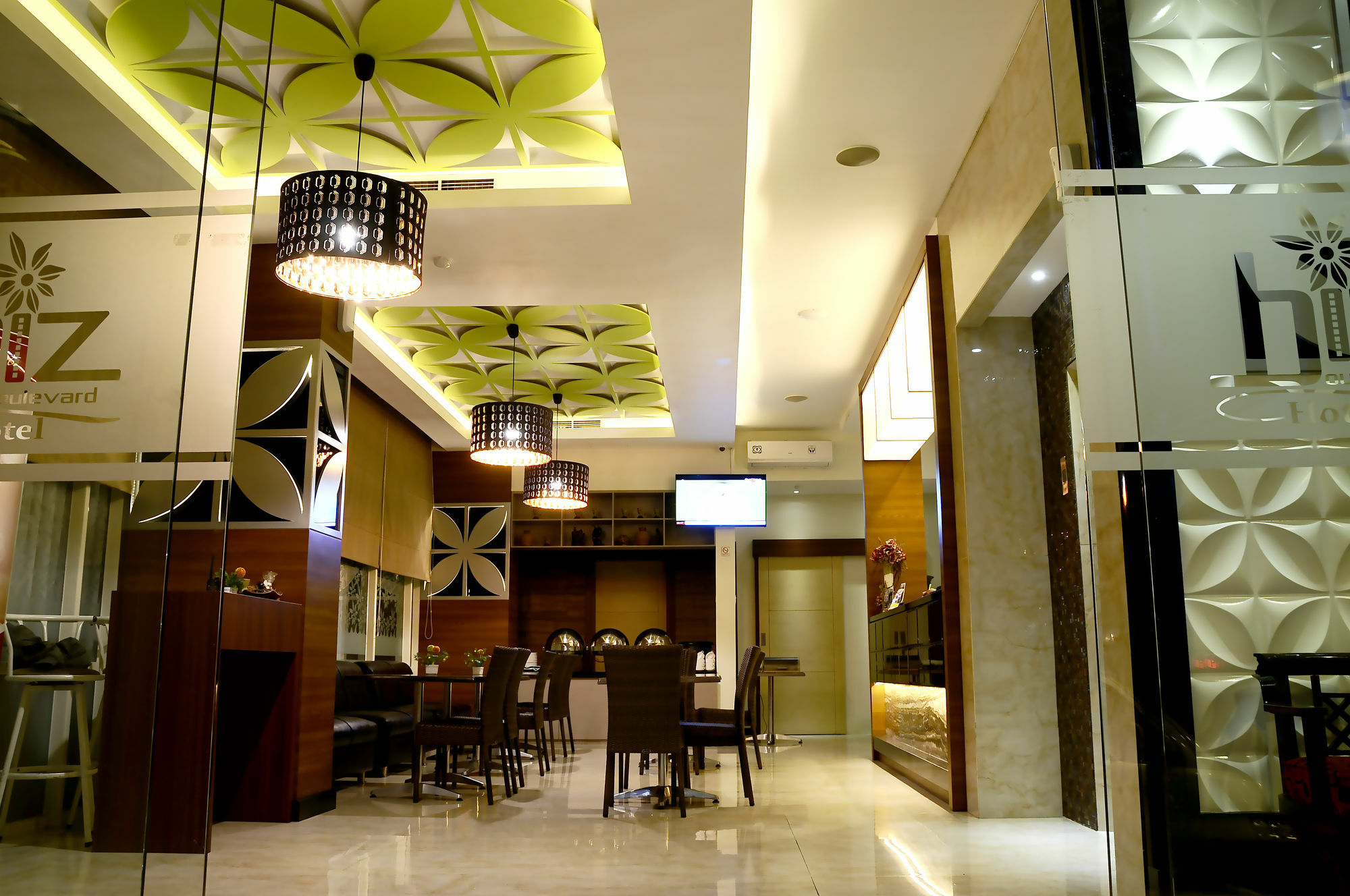 Biz Boulevard Hotel Manado Luaran gambar