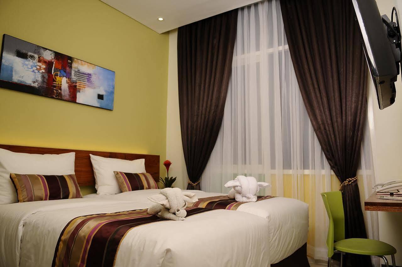 Biz Boulevard Hotel Manado Luaran gambar