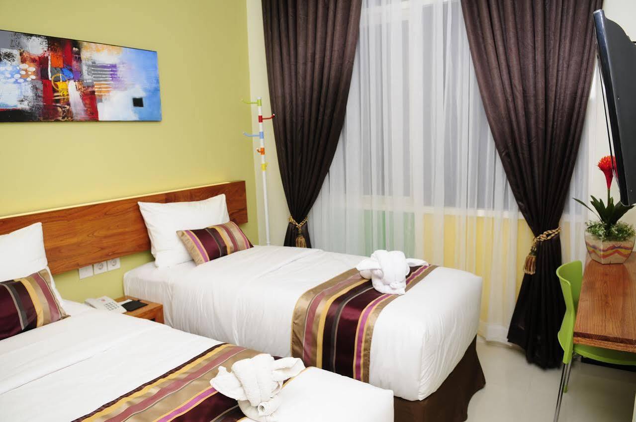 Biz Boulevard Hotel Manado Luaran gambar