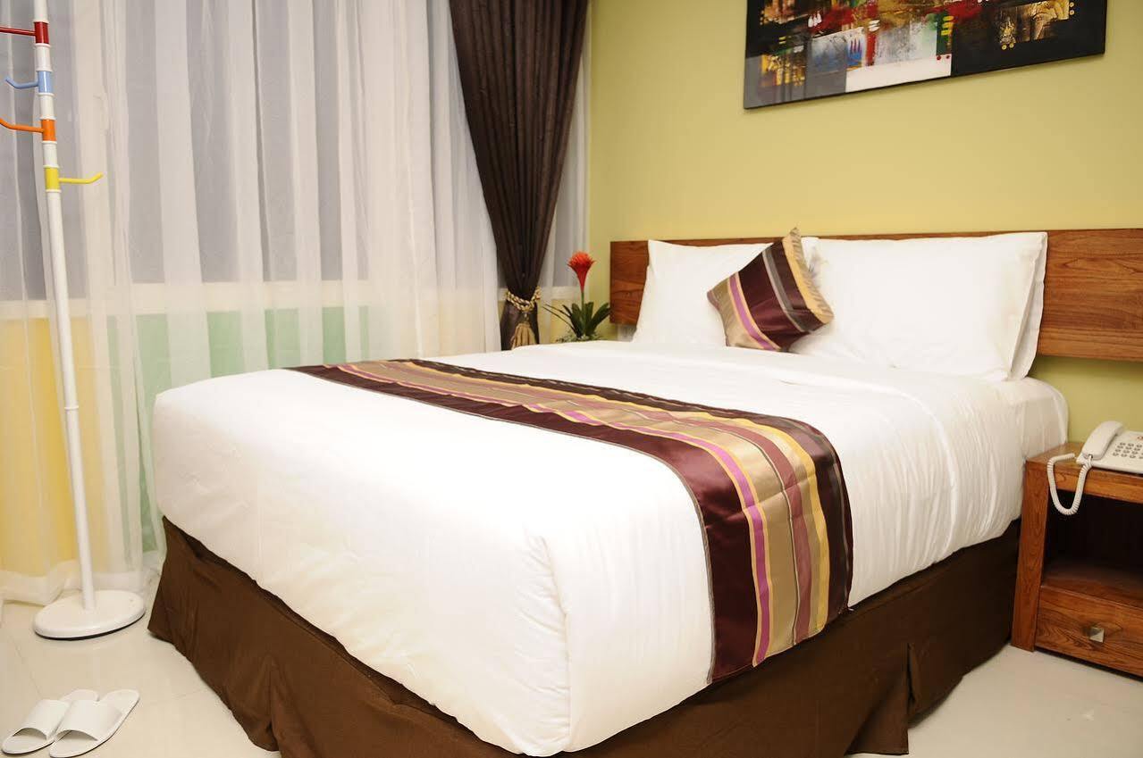 Biz Boulevard Hotel Manado Luaran gambar